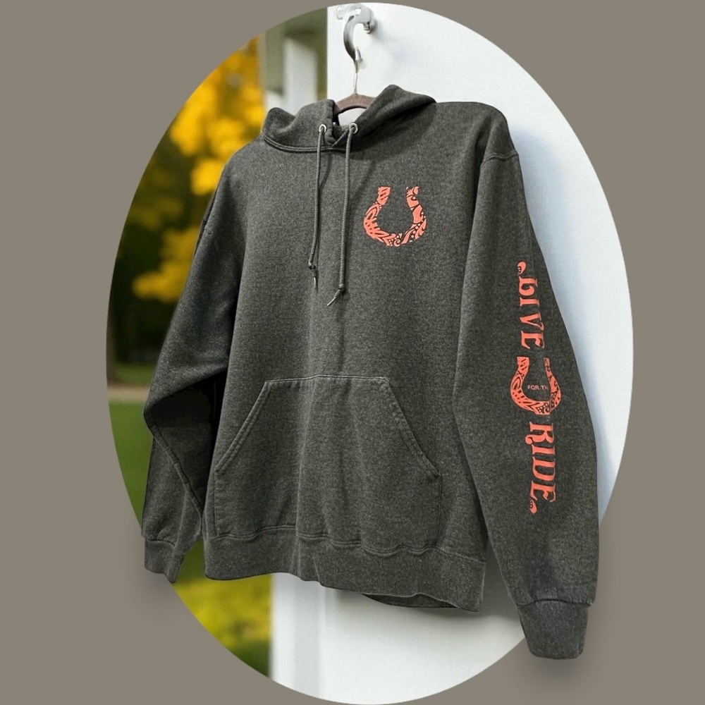 Live for the ride horse sweatshirt hoodie.
Gray/coral. Size: Large